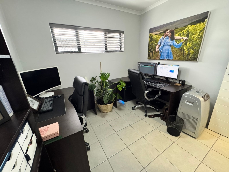 To Let 2 Bedroom Property for Rent in Langeberg Heights Western Cape